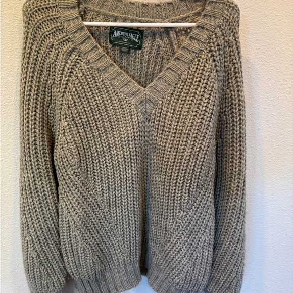 American Eagle Outfitters Gray V-Neck Sweater - Picture 1 of 2